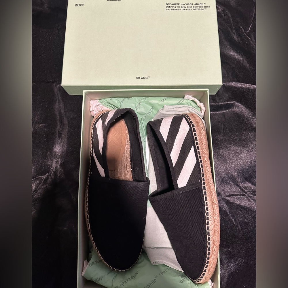 Off white shoes black&white size 8. Summer sneakers never wore them before.